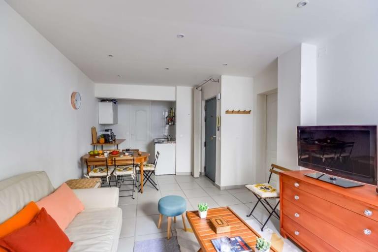Guestready - Bel Apt A 6 Min Du Metro Gare Du Nord パリ エクステリア 写真